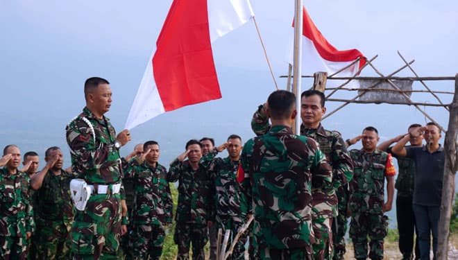 HUT ke-77 RI, Kodim 0617 Majalengka Kibarkan Bendera Merah Putih di Atas Bukit