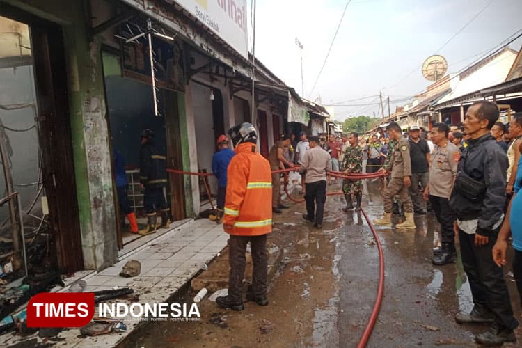 Kebakaran Hanguskan 16 Kios di Pasar Rajagaluh Majalengka